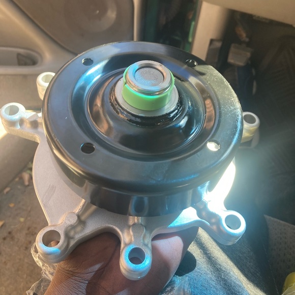 2008 Jeep liberty water pump - Picture 2 of 2